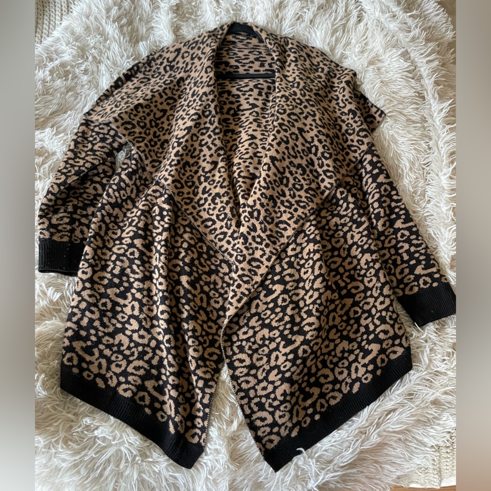 Cheetah Print open front cardigan by Jessica size M